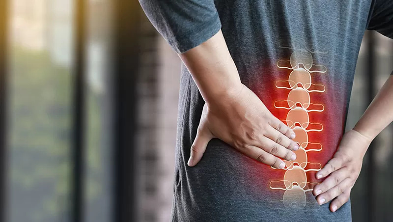 Tutto ciò che c’è da sapere sul mal di schiena: cause e cure.