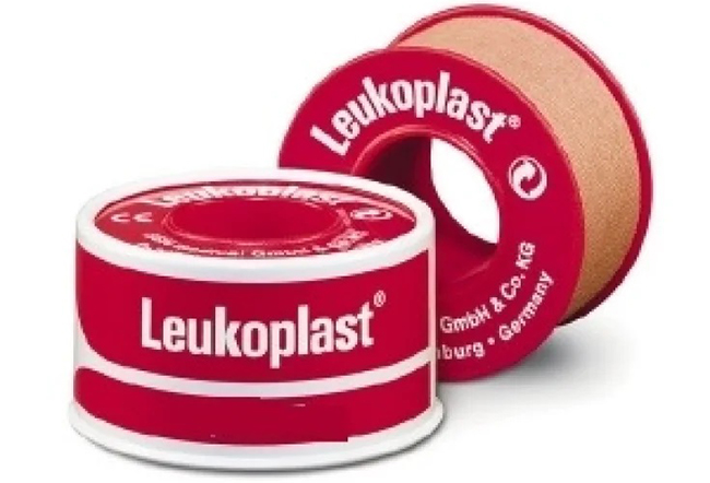 CEROTTO CHIRURGICO PERFORATO PER FISSAGGIO MEDICAZIONI IN ROCCHETTO LEUKOPLAST SUPPORTO VISCOSA COLOR PELLE MASSA ADESIVA CAUCCIU' OSSIDO DI ZINCO 1,25X500CM - farmanauta.it